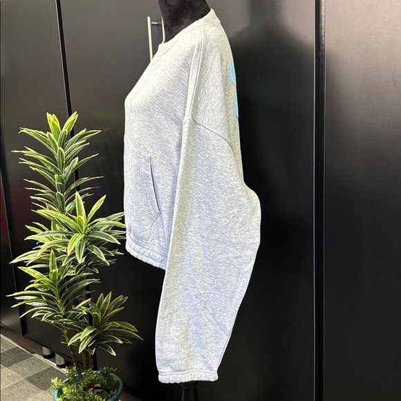 PrettyLittleThing Oversized, happy hour logo front/back gray marl sweatshirt - Picture 5 of 12